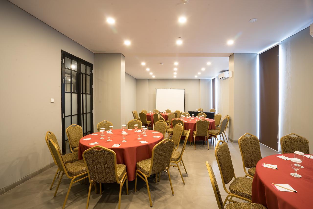 Maple Hotel Grogol Jakarta Eksteriør billede